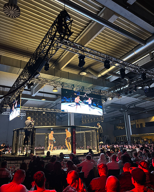LED-Wand beim MMA Kampf in Kaufbeuren